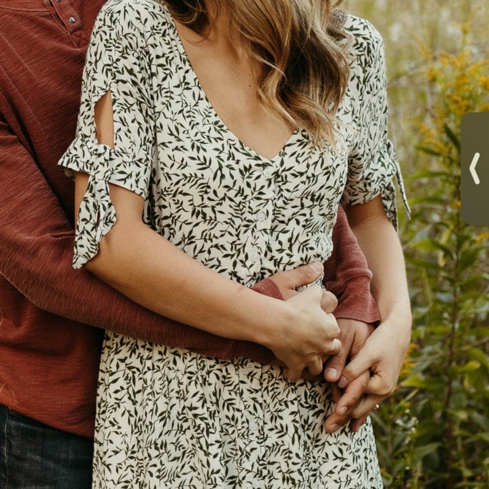 Cream/greenery shoulder tie dress
